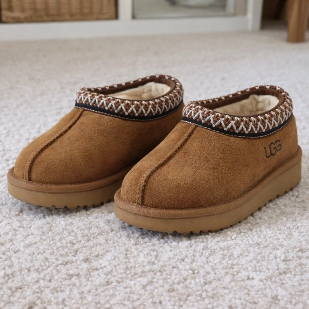 NWOT UGG Tasman II Slippers Kids 7 Chestnut